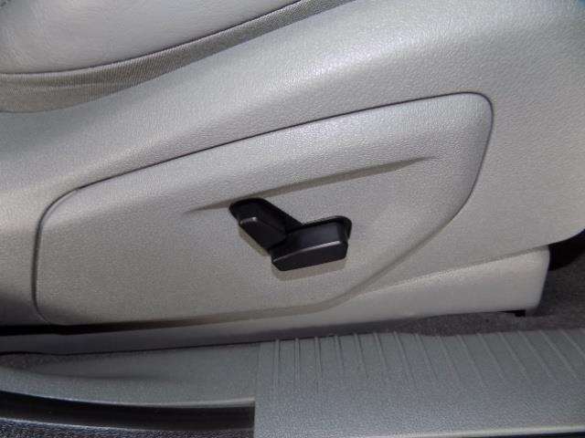 2006 Jeep Grand Cherokee Limited 4dr SUV 4WD w/ Front Side Airbags